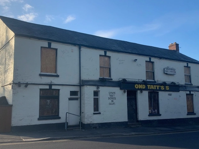 Japanese Knotweed Hinders Chadderton Pub Redevelopment, Threatens Heritage Site Upgrade